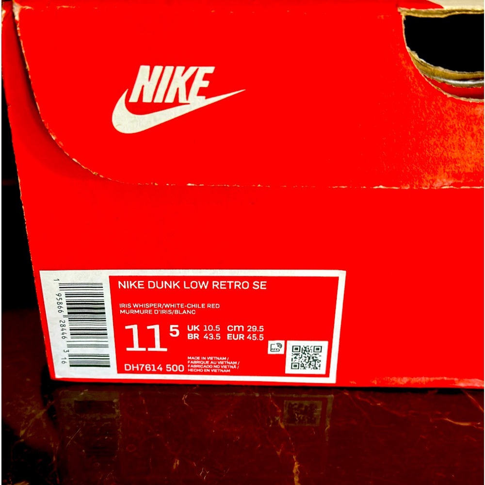 Size 11.5 Nike Dunks Retro… like brand new, comes with box.